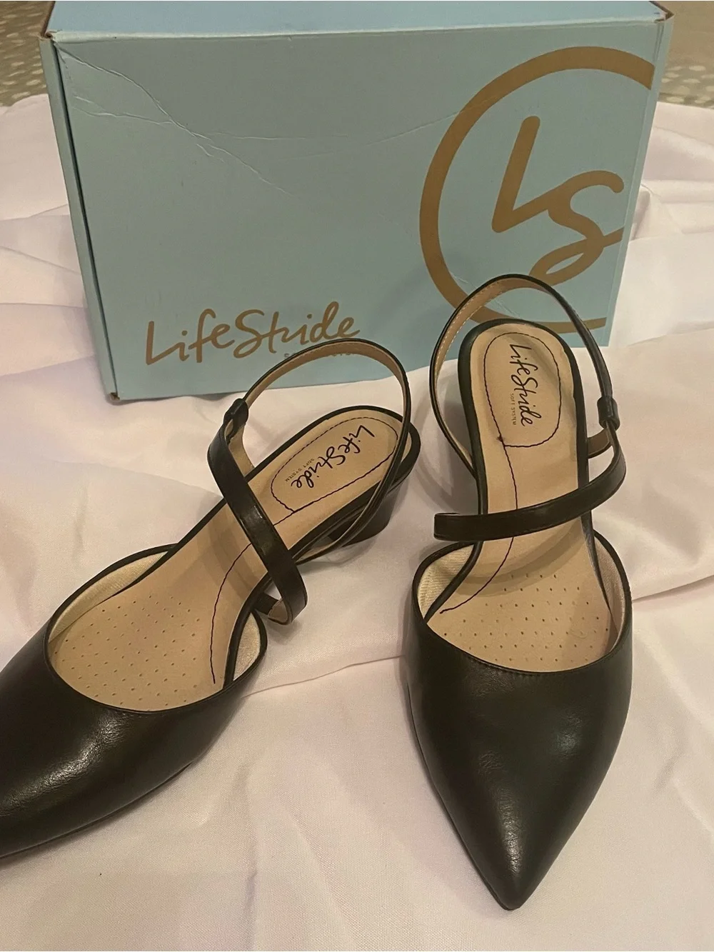 Life Stride Minimalist Soft System Black Pointed Toe Slingback Heels Size 8 Wide